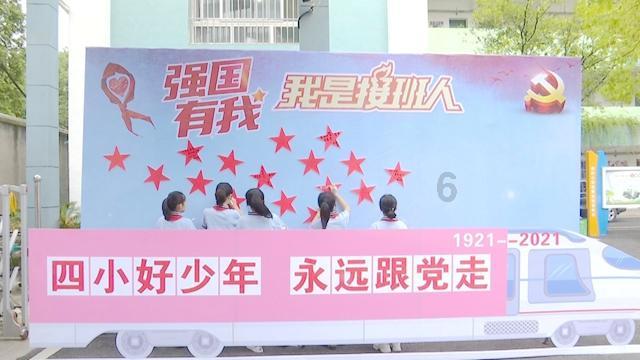 救援受困的小恐龙