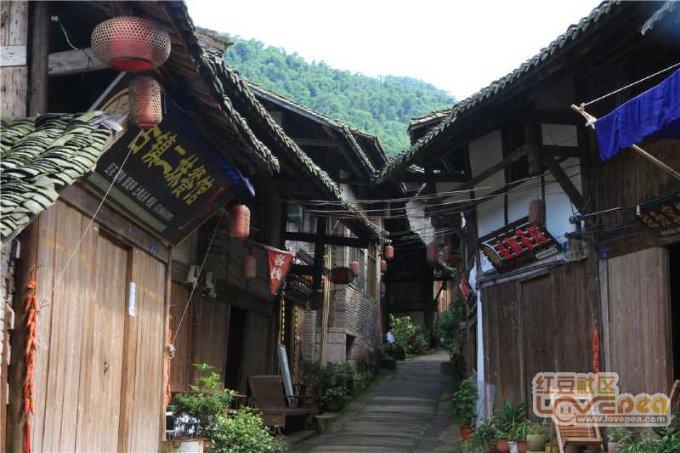 为什么电脑屏幕上会出现黑块游戏画面